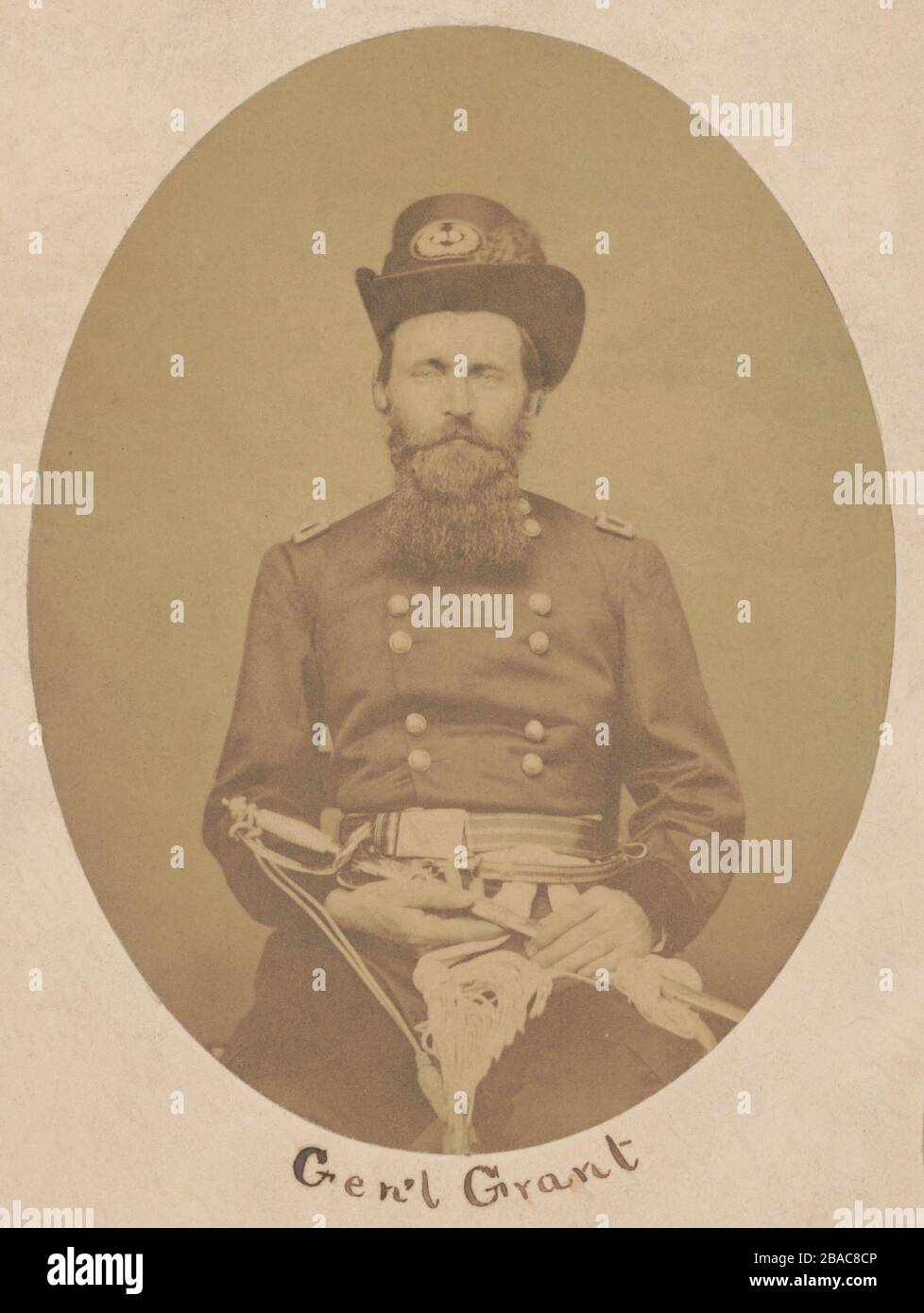 Il generale dell'Unione Brigadier Ulysses Grant in ritratto preso al Cairo, Illinois all'inizio della guerra civile degli Stati Uniti. Ha una barba quadrata, sotto la barba del mento tagliata più da vicino. Questo ritratto creò la sua immagine pubblica quando divenne famoso dopo la battaglia di Fort Donelson, nel febbraio 1862. Rimase la sua immagine pubblica fino alla comparsa del ritratto di Mathew Brady nel marzo 1864 (BSLOC 2018 7 71) Foto Stock