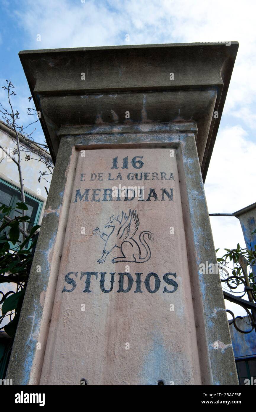 Ingresso ai Meridian Studios, uno studio cinematografico passato nel Presidio di Santa Barbara, California Foto Stock