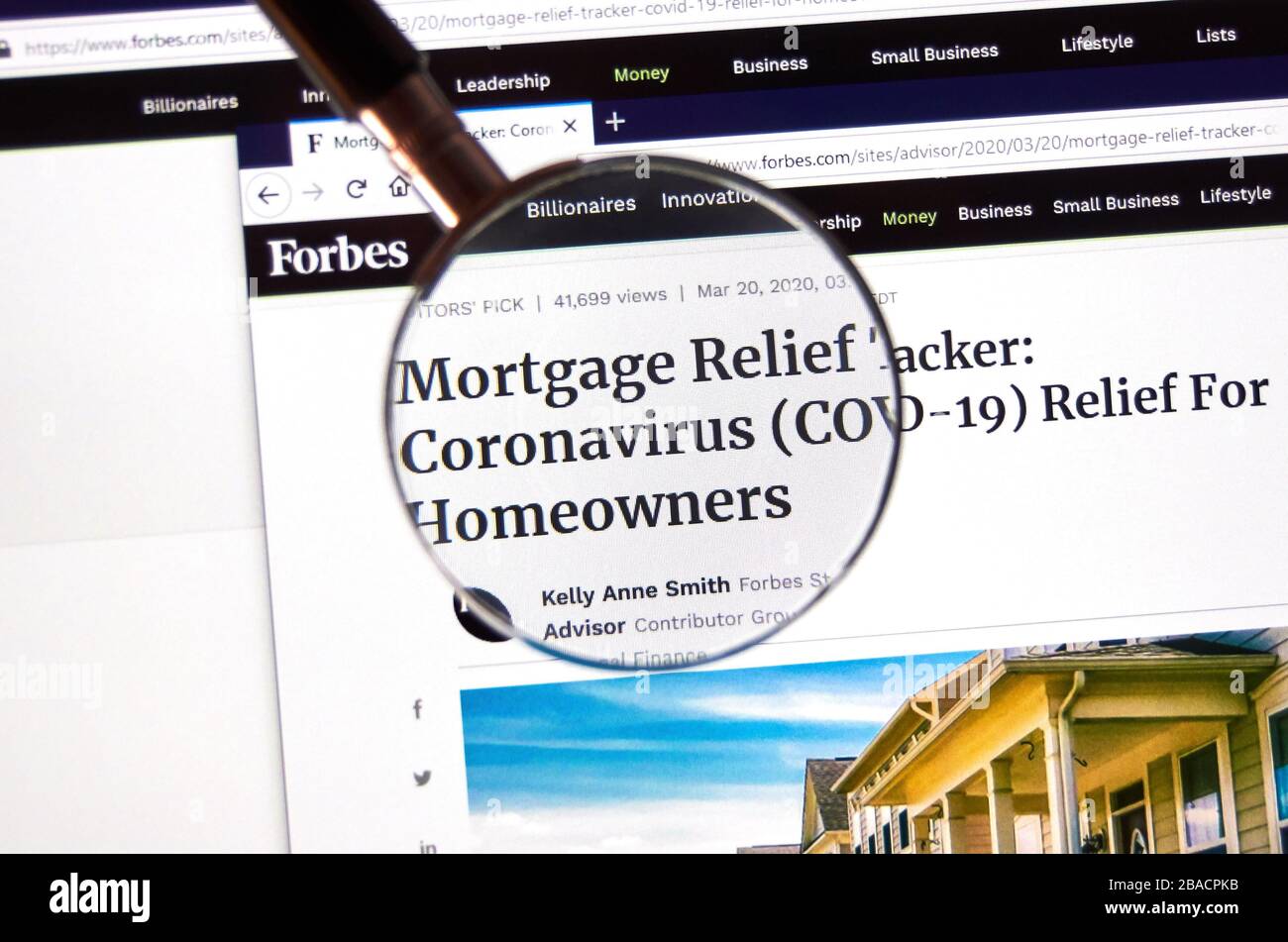 Montreal, Canada - 21 marzo 2020: Pagamenti di indennità di ipoteca per i proprietari di abitazione, articolo di Coronavirus su Forbes. Molte banche in tutto il mondo hanno annunciato ipoteca e. Foto Stock