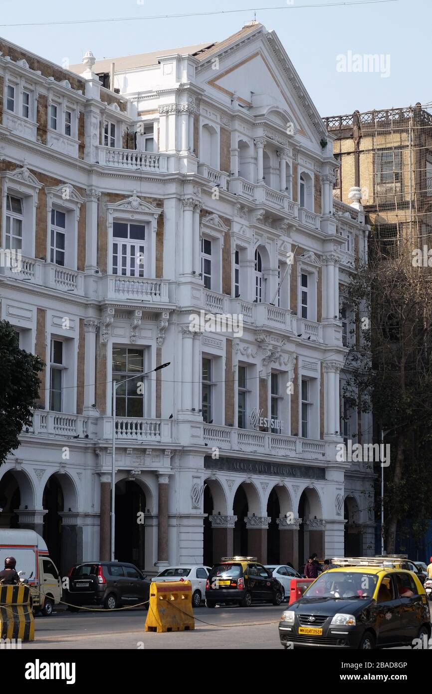 Edificio dell'esercito e della marina nell'area di Kala Ghoda, Fort, Mumbai, India Foto Stock