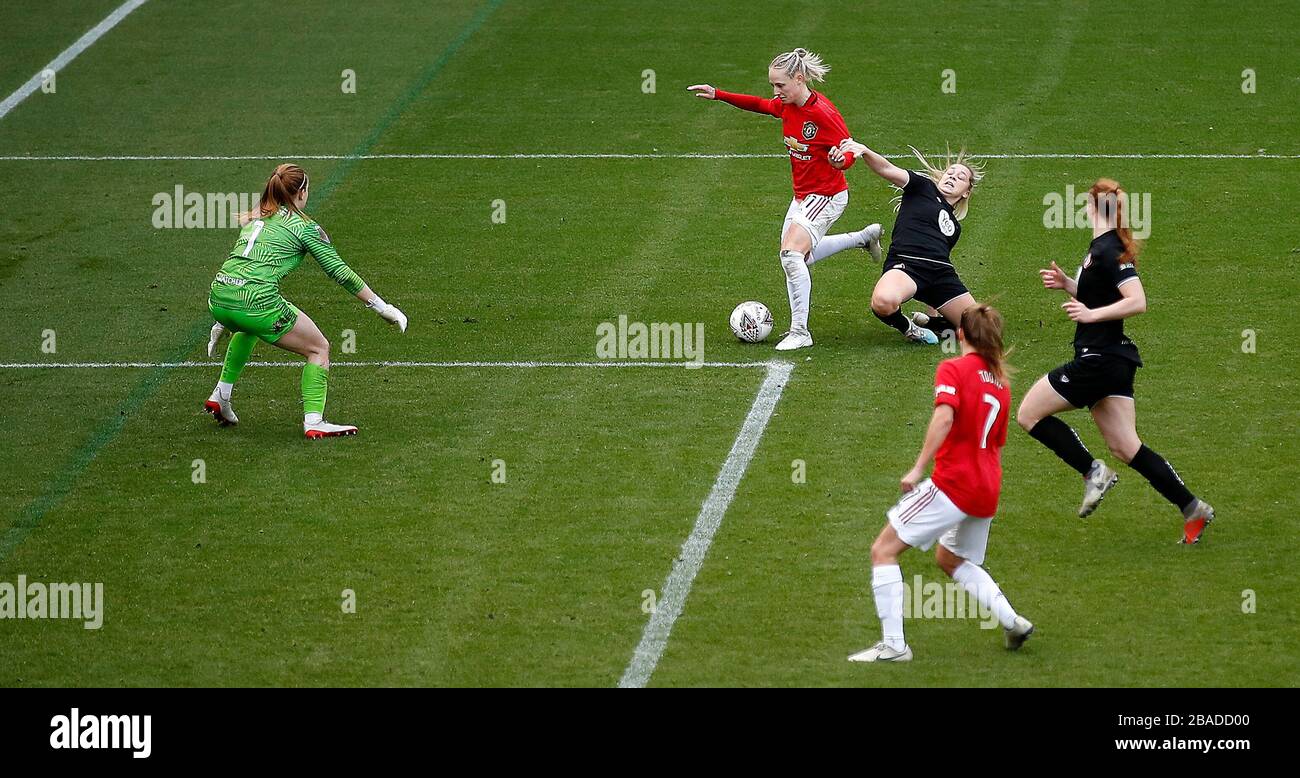 Leah Galton del Manchester United batte per la palla con Poppy Patterson di Bristol City Foto Stock