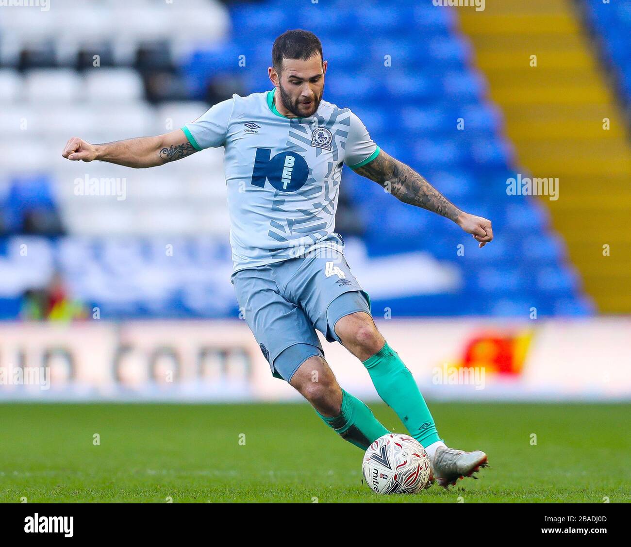 Bradley Johnson di Blackburn Rovers durante la partita di fa Cup Third Round presso il Trillion Trophy Stadium di St Andrew Foto Stock