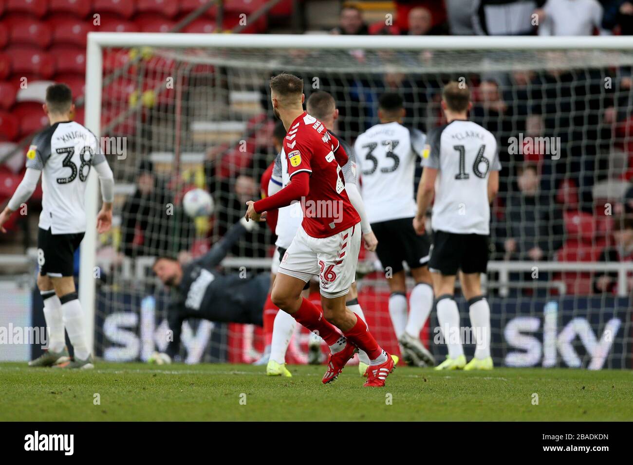 Lewis Wing di Middlesbrough festeggia il primo obiettivo del gioco del suo fianco Foto Stock