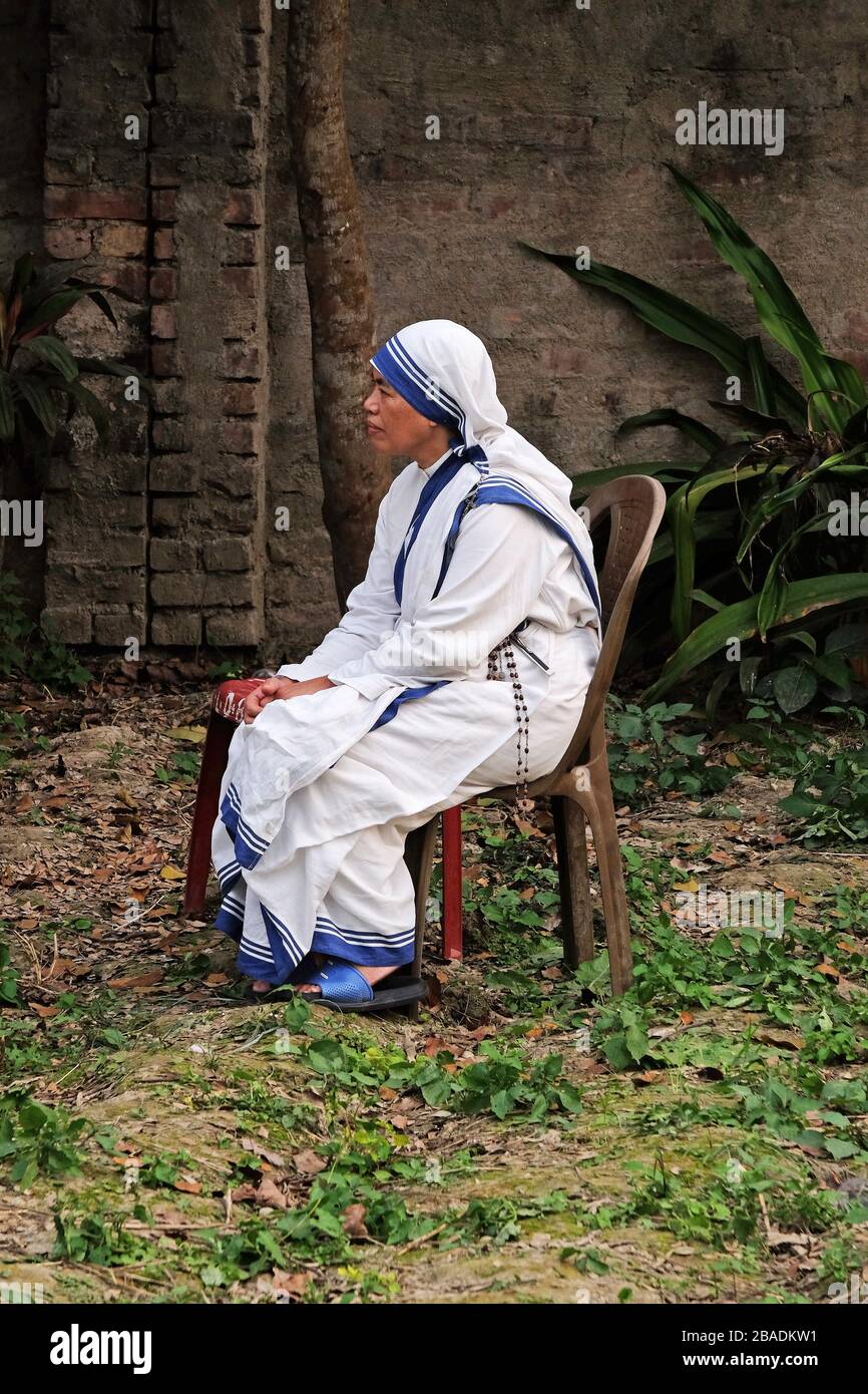 Missionari della Carità - Madre Teresa nun a Kumrokhali, Bengala Occidentale, India Foto Stock