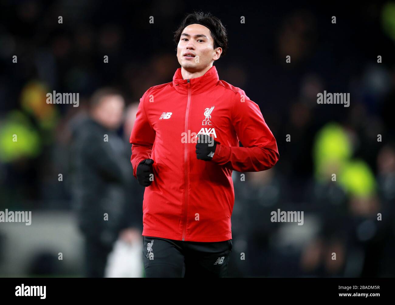 Takumi Minamino di Liverpool si sta riscaldando prima del gioco Foto Stock