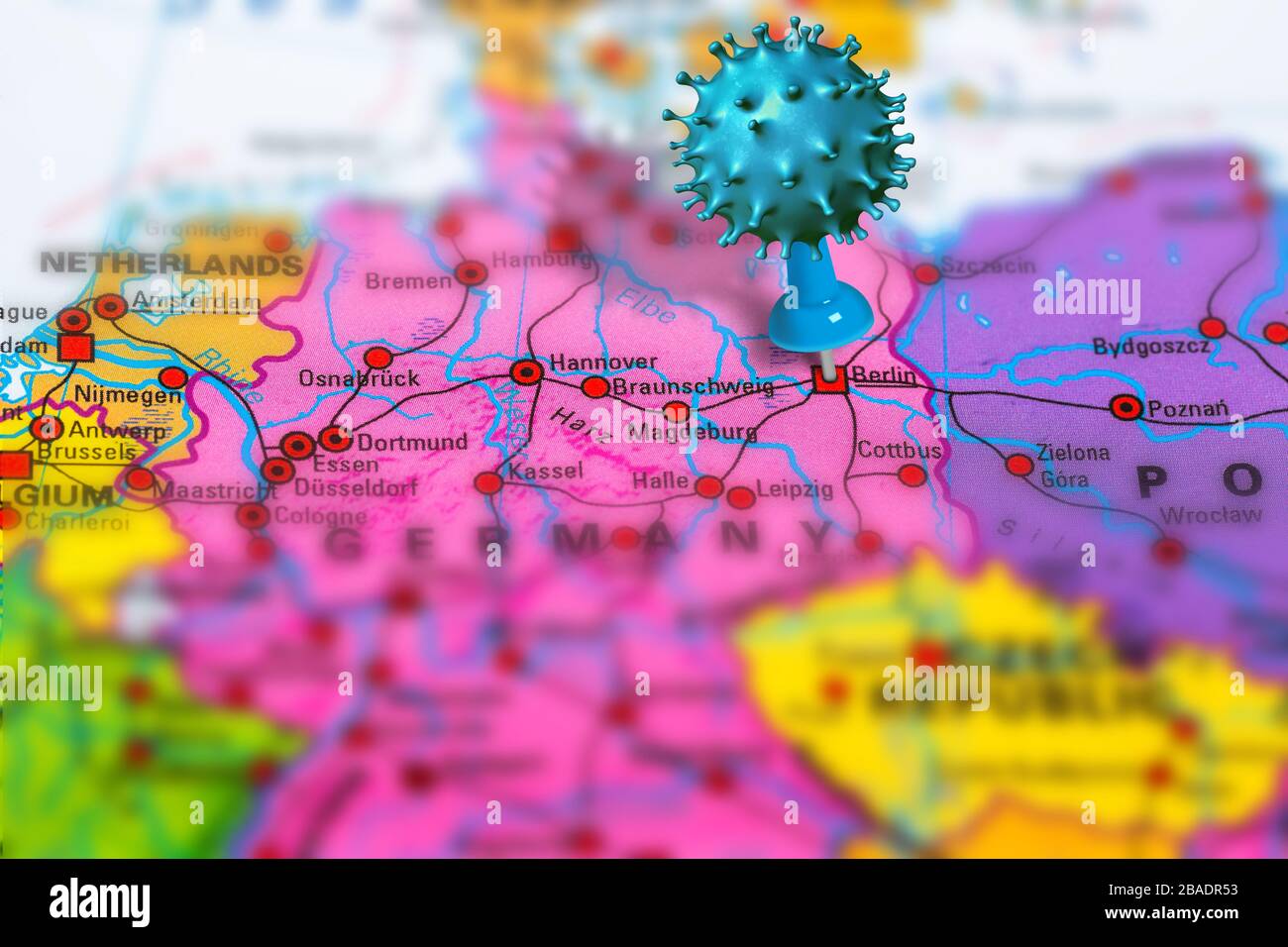 Focolaio di Covid-19 o nuovo Coronavirus, 2019-nCoV, virus pin a Berlino sulla mappa della Germania. Virus Covid 19-NCP: Contagio e propagazione della malattia in Foto Stock