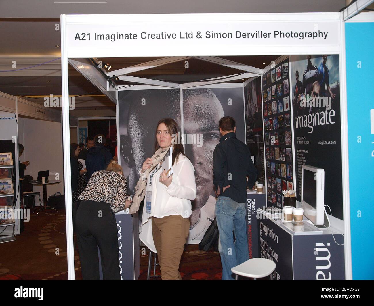 La fantasiosa Creative Ltd e Simon Derviller Photography si trovano al primo giorno del Rugby Expo 2012 a Twickenham Foto Stock