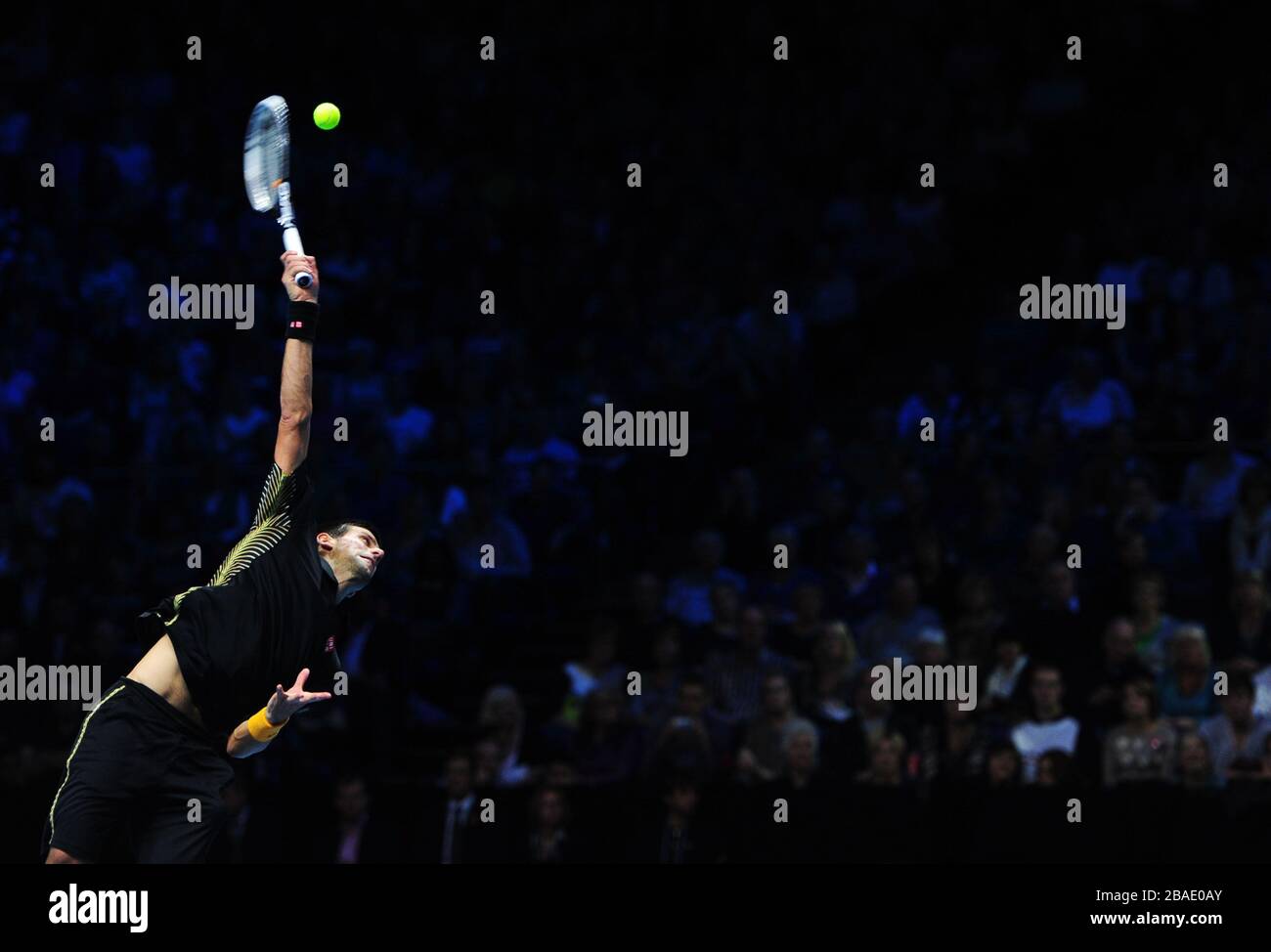 Novak Djokovic serbo in azione contro Tomas Berdych della Repubblica Ceca Foto Stock