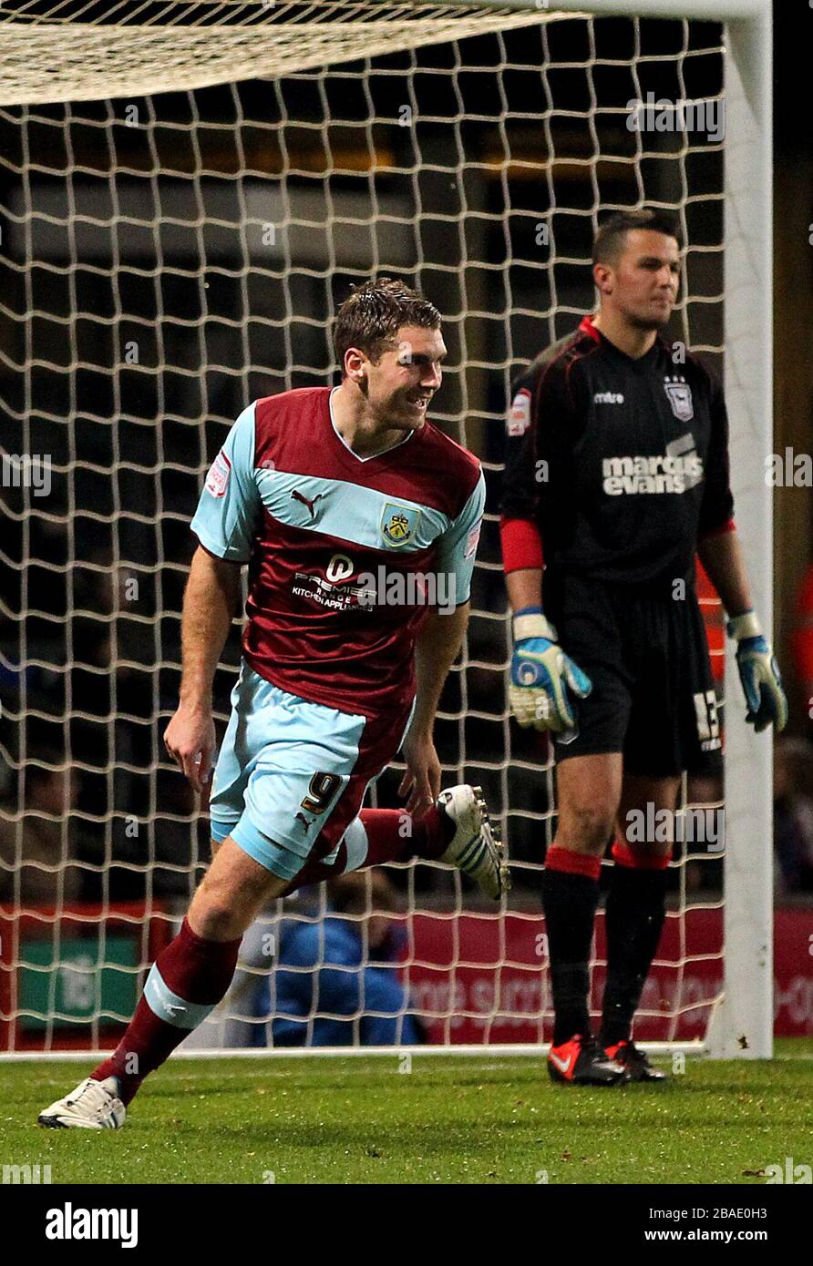 Sam Vokes di Burnley celebra il suo obiettivo Foto Stock