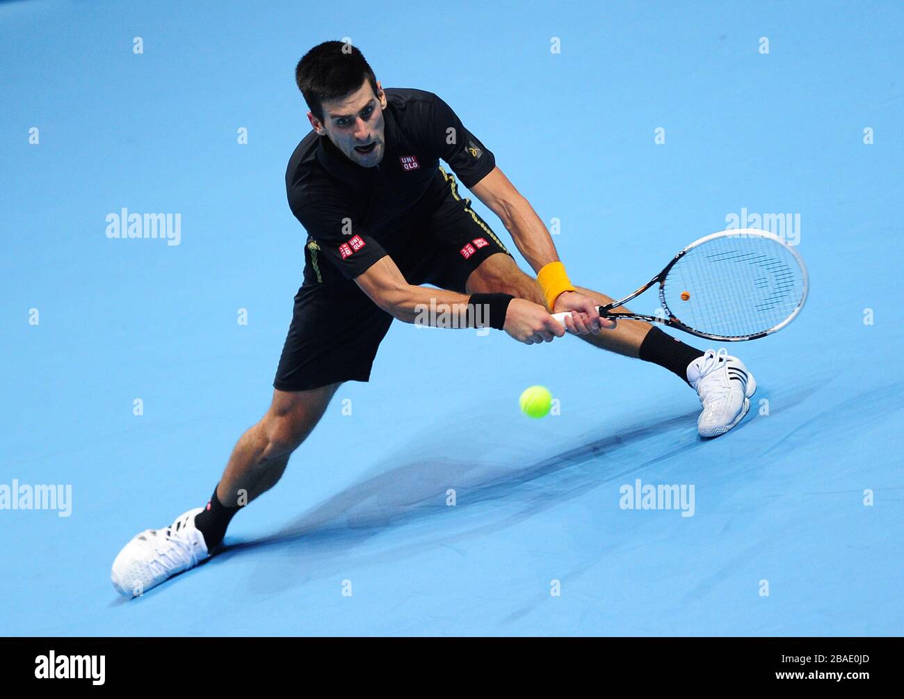 Novak Djokovic serbo in azione contro Roger Federer della Svizzera Foto Stock