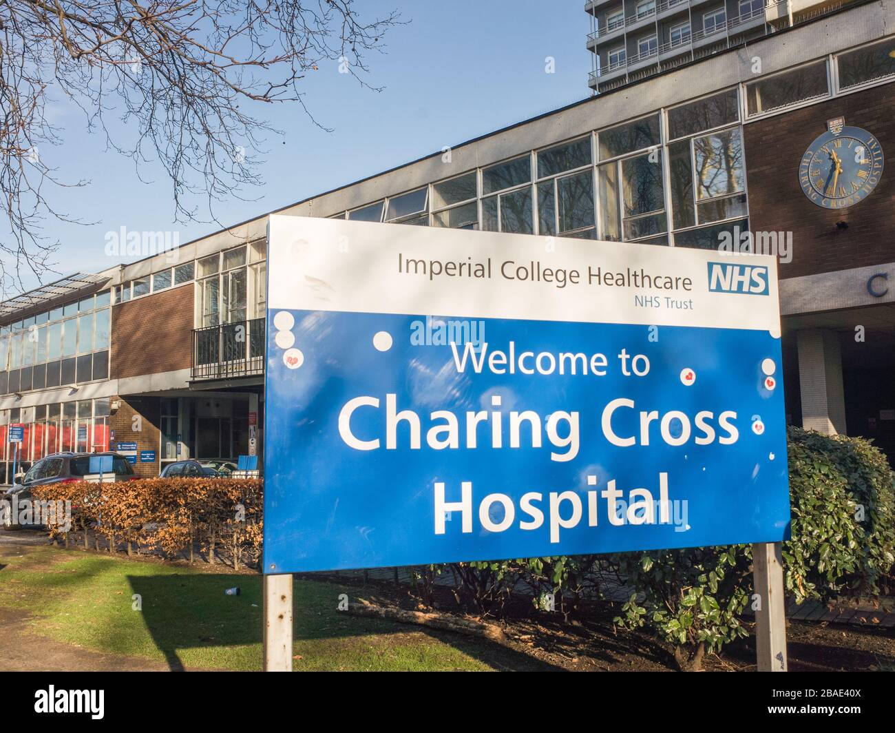 LONDON-Exterior of Charing Cross Hospital on Fulham Palace Road a Hammersmith, Londra occidentale. Foto Stock