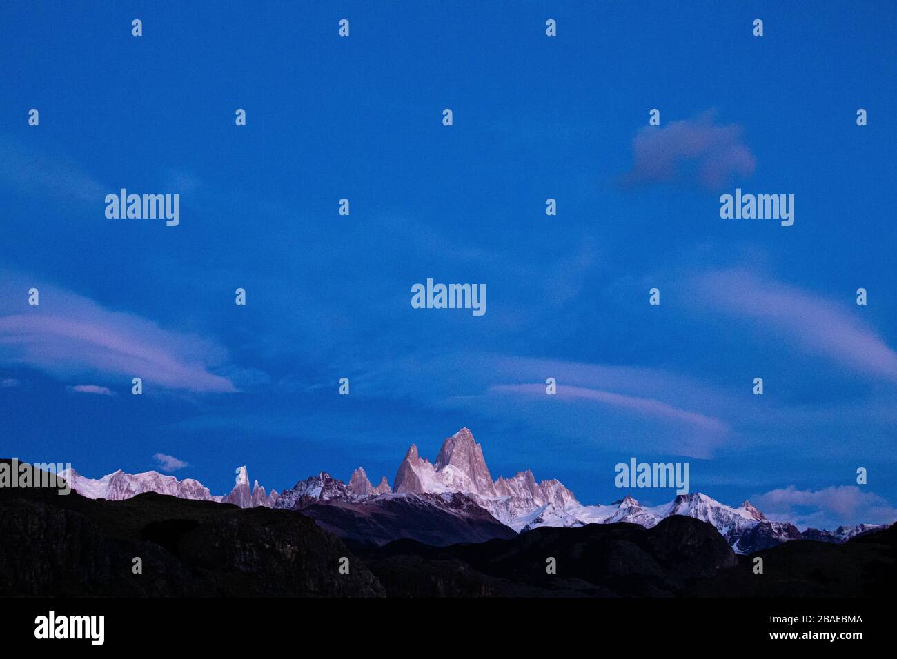 Alba sul Monte Fitzroy a El Chalten nella Patagonia meridionale, Argentina Foto Stock