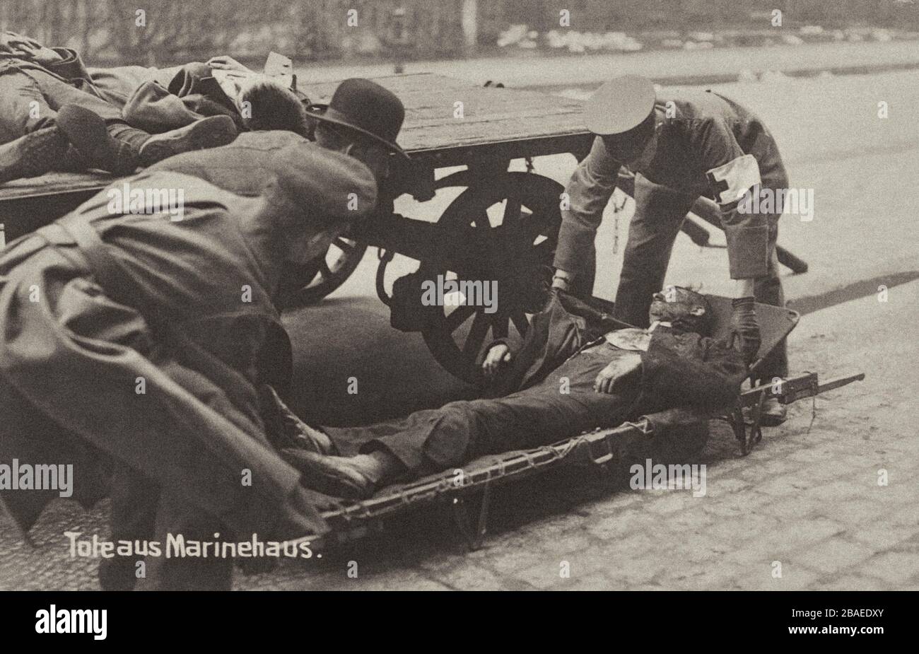 Street Fighting a Berlino durante la rivoluzione di gennaio. Germania. 1919 Foto Stock