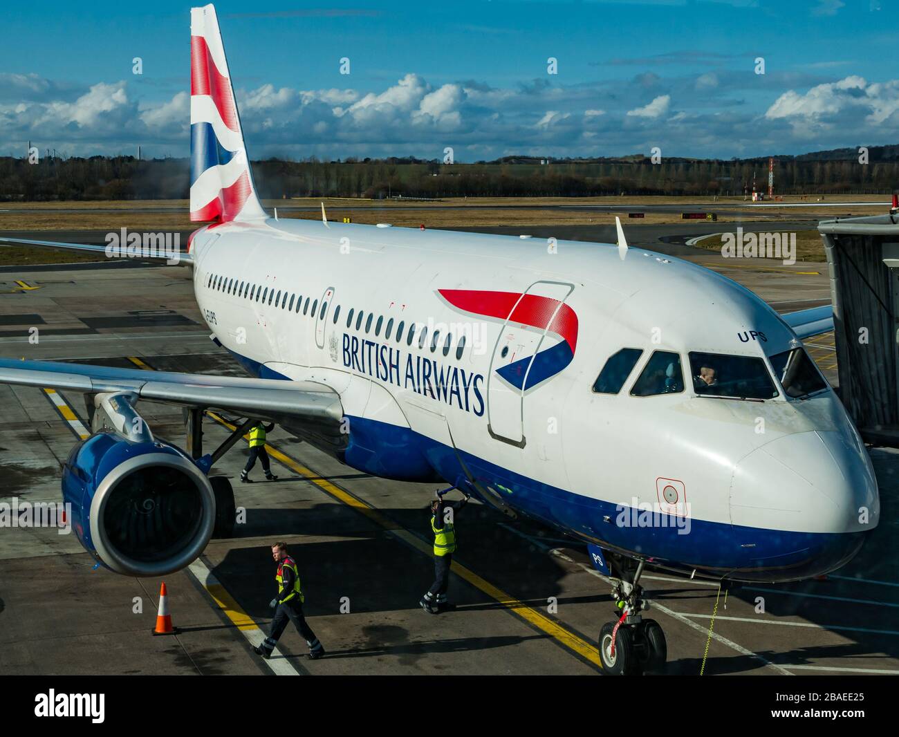 British Airways aereo sulla piazzale dell'aeroporto di Edimburgo, Edimburgo, Scozia, Regno Unito Foto Stock