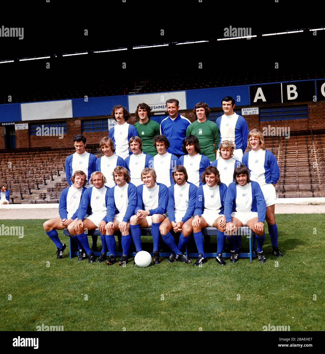 Birmingham City team group: (Back row, l-r) Bob Hatton, Dave Latchford, Manager Freddie Goodwin, Paul Cooper, Stan Harland; (middle row, l-r) Roger Hynd, Jim Calderwood, Gary Pendrey, Malcolm Page, Alan Campbell, ?, Kenny Burns; (Prima fila, l-r) Gordon Taylor, Tony Want, Ray Martin, John Roberts, Bob Latchford, Trevor Francis, Bobby Hope Foto Stock