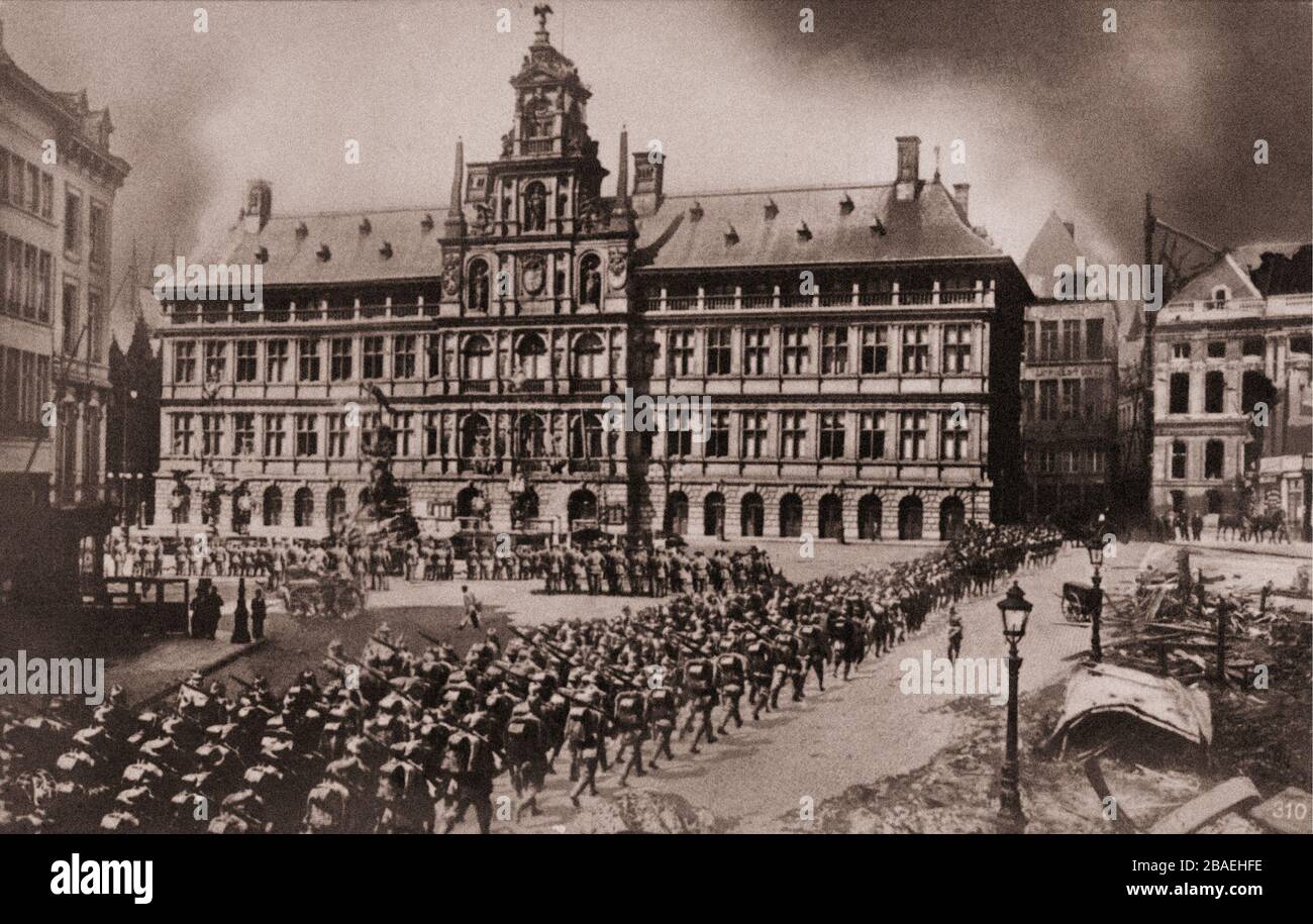 Il primo periodo della guerra mondiale. Ingresso delle truppe tedesche ad Anversa il 9 ottobre 1914 Foto Stock