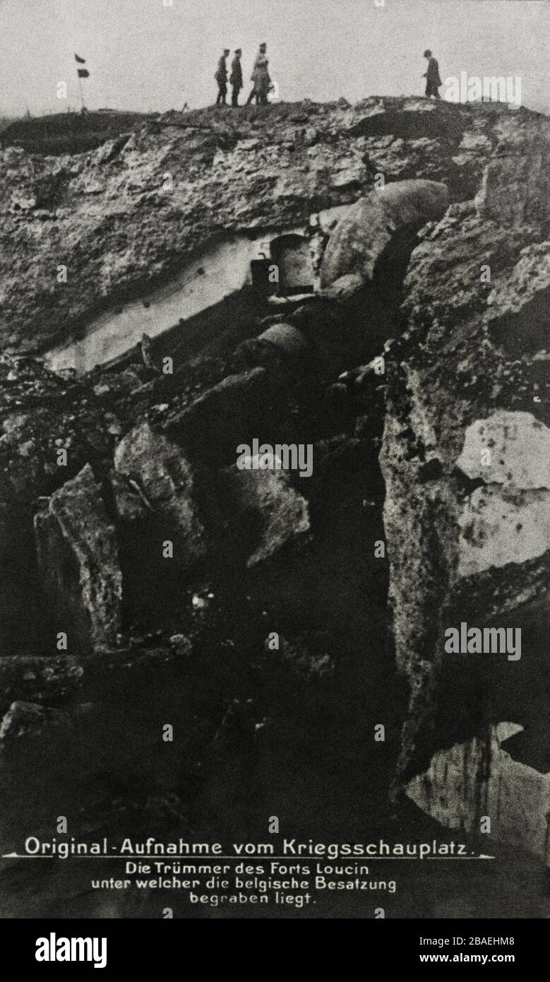 Vecchia immagine del periodo della prima guerra mondiale. Le rovine di Fort Loucin, sotto le quali i difensori belgi sono sepolti. Foto Stock