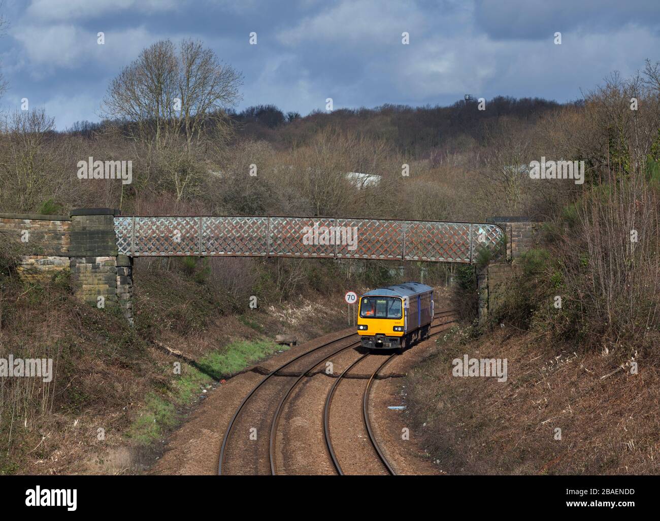 Treno di classe 144 del treno di pacer del Nord 144011 che arriva a Chapeltown (South Yorkshire) Foto Stock