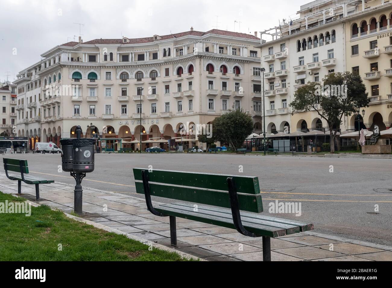Salonicco, Grecia - 23 marzo 2020: Una visione delle strade vuote a Salonicco dopo che la Grecia ha imposto un blocco per rallentare la diffusione dei coronavi Foto Stock