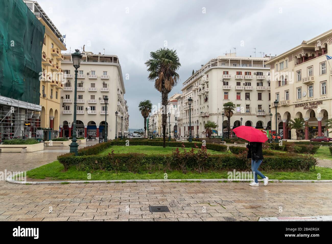 Salonicco, Grecia - 23 marzo 2020: Una visione delle strade vuote a Salonicco dopo che la Grecia ha imposto un blocco per rallentare la diffusione dei coronavi Foto Stock