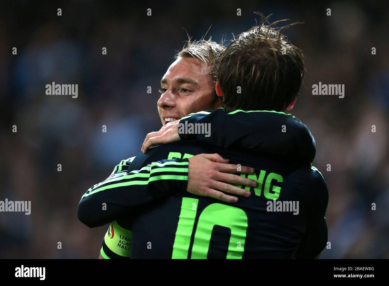 Siem de Jong di AJAX (a destra) celebra con Christian Eriksen Foto Stock