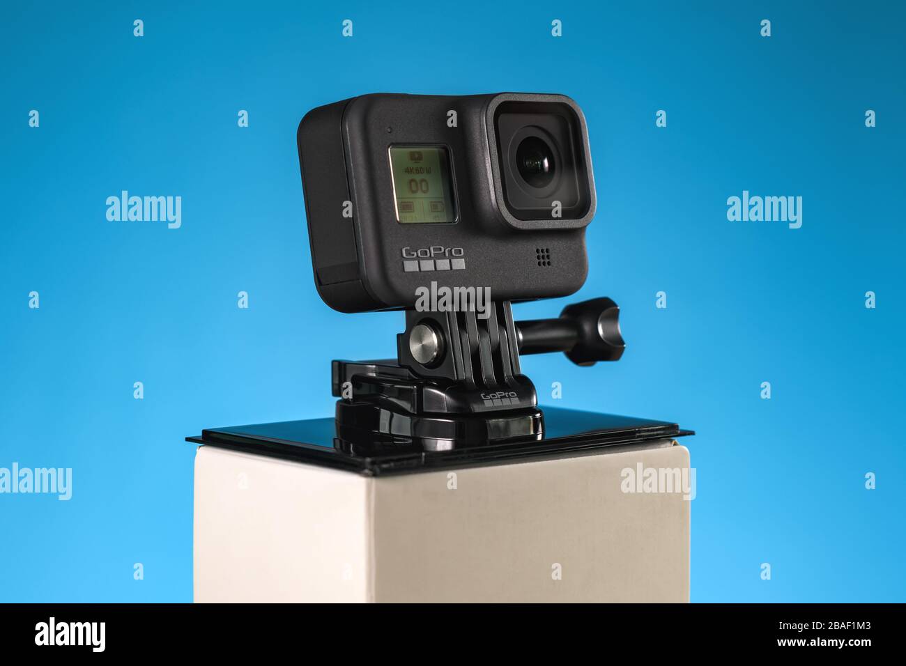 NOVI SAD, SERBIA - FEBBRAIO 21. 2020: Videocamera GoPro Hero 8 Black in grado di registrare filmati in 4K a 60 fps, editoriale illustrativo Foto Stock