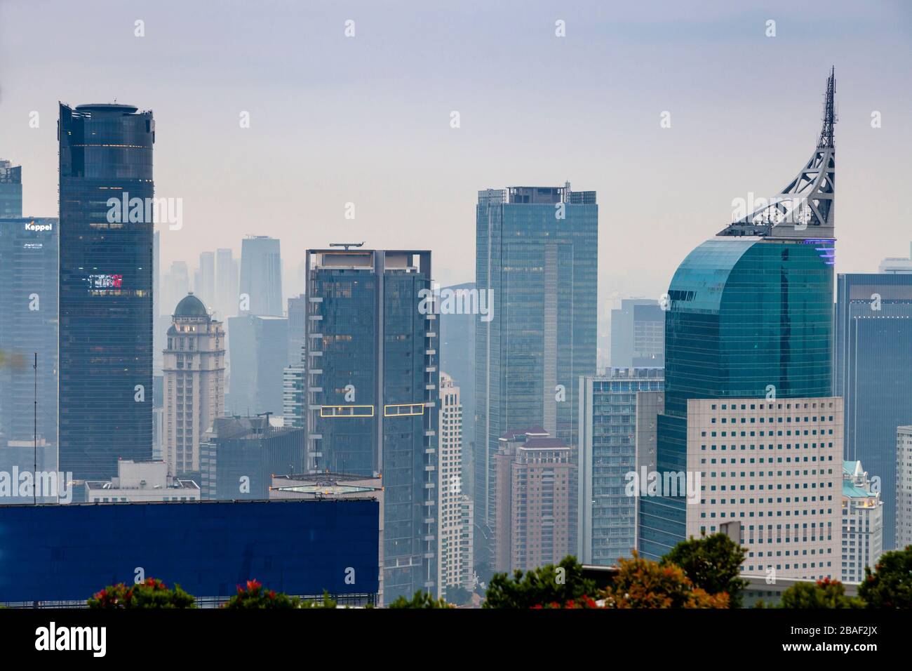 Una vista elevata dello Skyline di Jakarta, Jakarta, Indonesia. Foto Stock