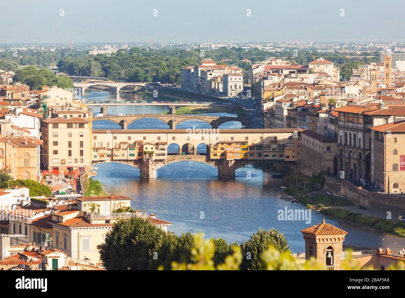 Ponte Vecchio, Firenze, Italia vista da Piazzale Michelangelo Foto Stock