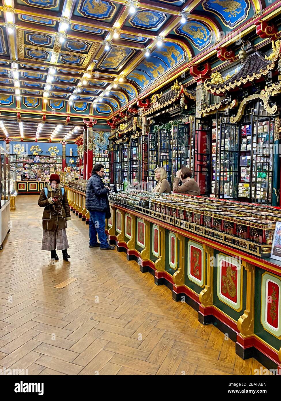 Mosca, Russia - 16 marzo 2020. The Tea House in via Myasnetskaya ( Perlova Tea Shop ) all'interno del negozio, costruito nel 1893 dall'architetto Roman Klein. H Foto Stock