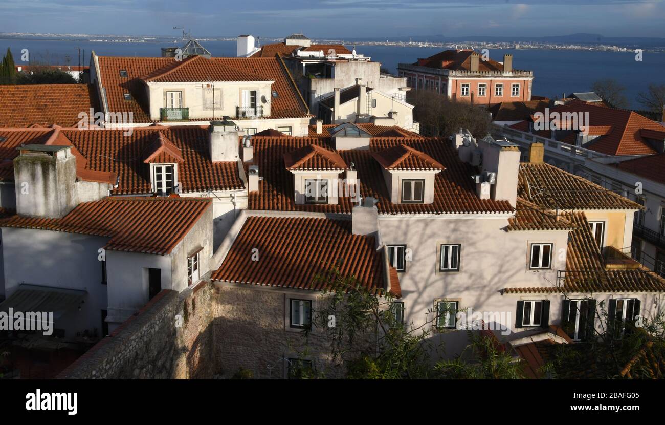 10 marzo 2020, Lisbona, Portogallo: Scene di strada a Lisbona, Portogallo, marzo 2020. La città è costruita su sette colline. (Credit Image: © Mark Hertzberg/ZUMA Wire) Foto Stock