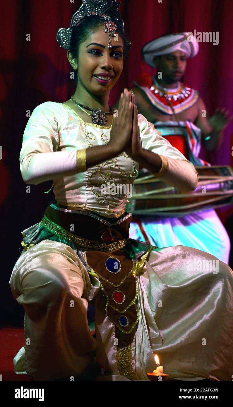 Danza Kandyan esecutore Foto Stock