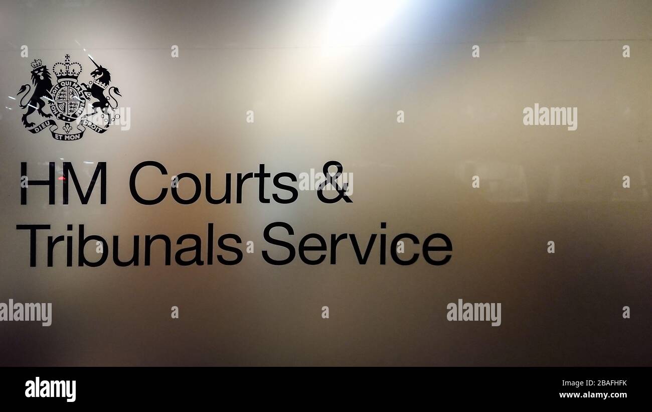 HM Courts e Tribunals Service. Il segno, il logo e lo stemma dell'agenzia esecutiva del Ministero della Giustizia del Regno Unito. Foto Stock