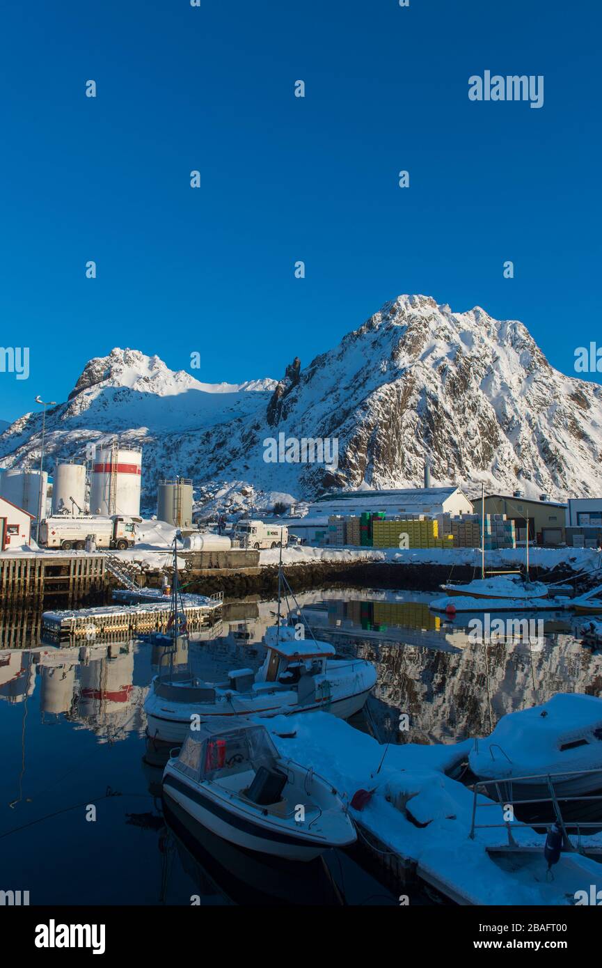 Una delle fabbriche di lavorazione del pesce di Svolvaer, una città di pesca nelle Isole Lofoten, Nordland County, Norvegia. Foto Stock