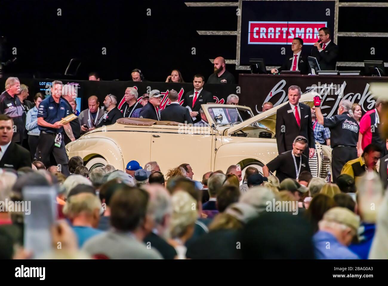 2019 Barrett-Jackson Scottsdale Auction, Main Stage, 1941 Plymouth Special Deluxe Convertibile Foto Stock