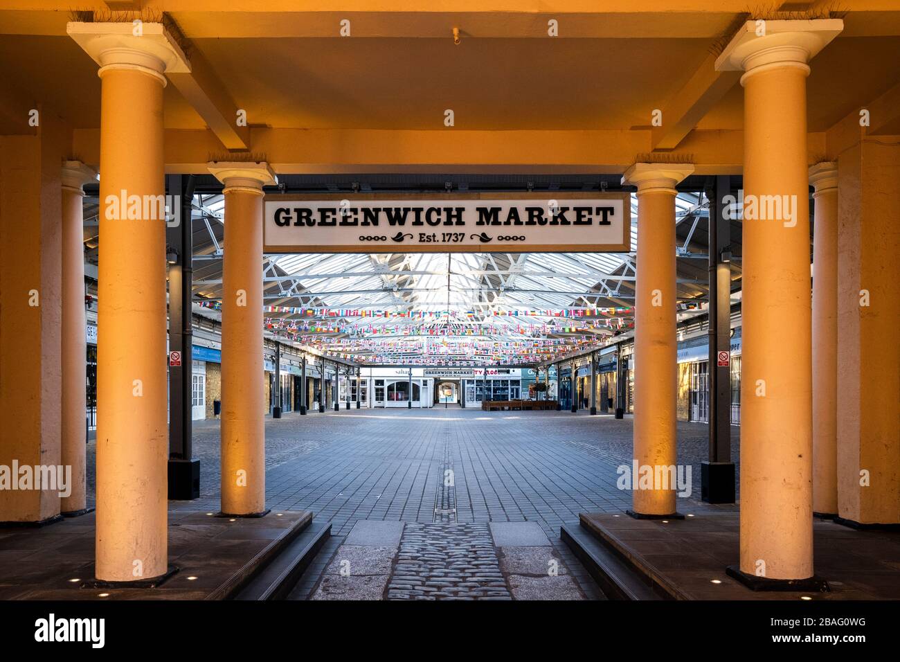 Il coronavirus causa la chiusura di parchi, luoghi turistici, mercati e trasporti a Greenwich, Londra, Regno Unito. Mercato di Greenwich raffigurato. Foto Stock
