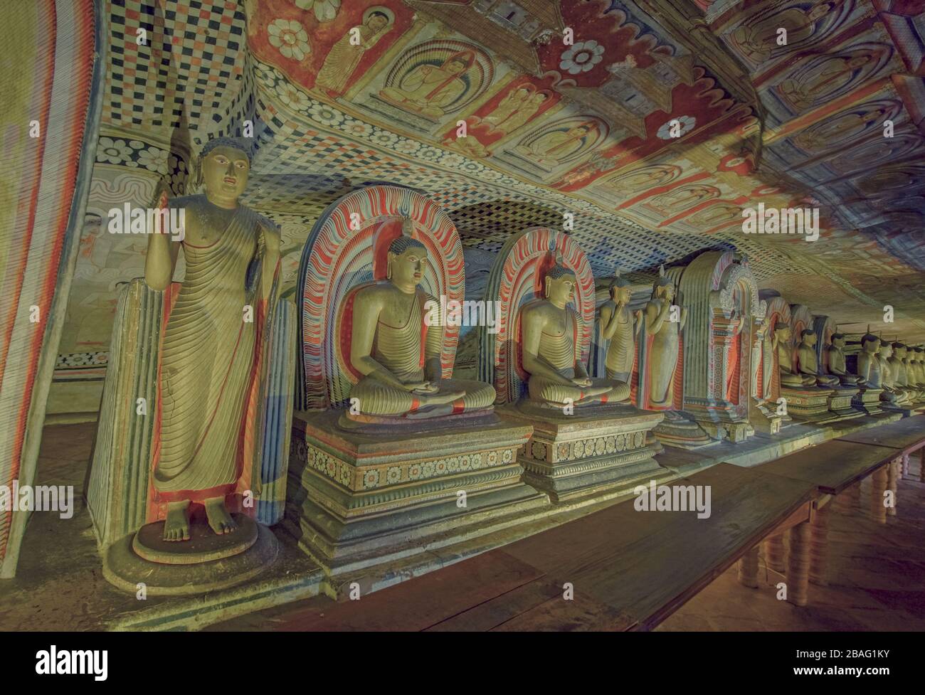 Grotta di Dambulla Tempio d'oro e statue in Dambulla, Sri Lanka Foto Stock