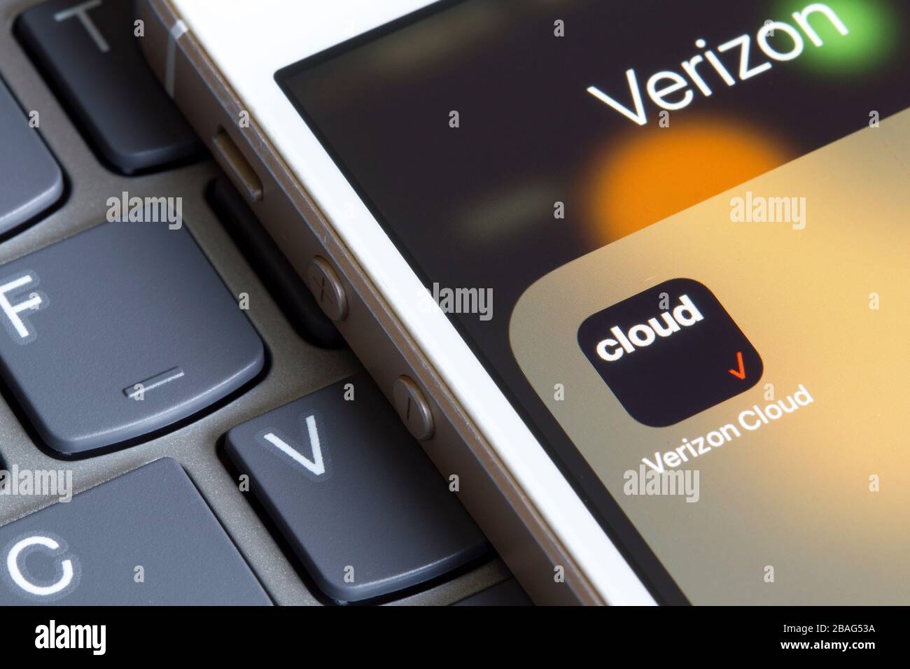 Icona app mobile Verizon Cloud in primo piano. L'applicazione basata su cloud consente agli utenti di eseguire il backup, la sincronizzazione, l'accesso, la modifica e la condivisione dei contenuti dai dispositivi mobili. Foto Stock