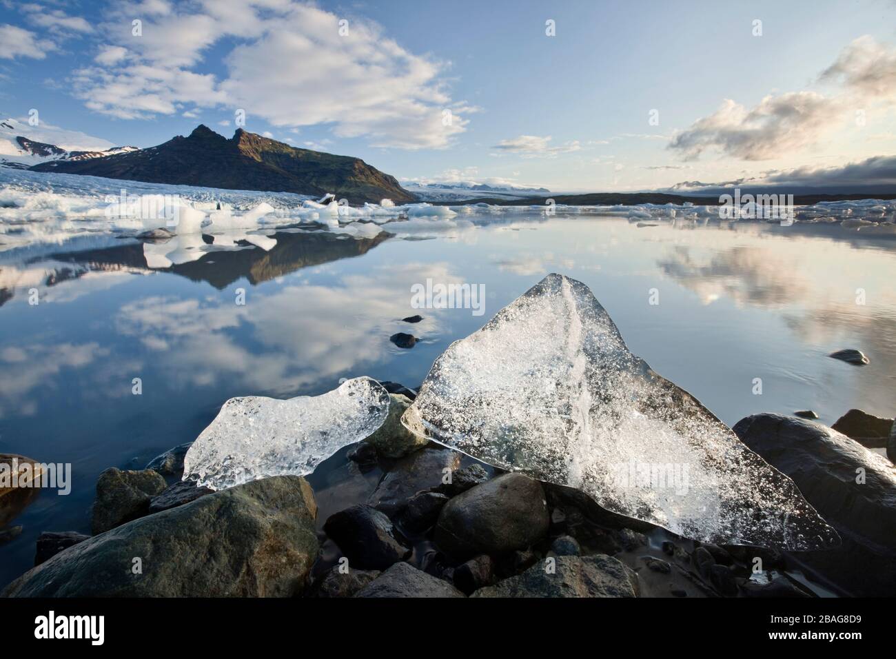Lago glaciale Fjallsarlon e ghiacciaio Vatnajokull, Islanda Foto Stock