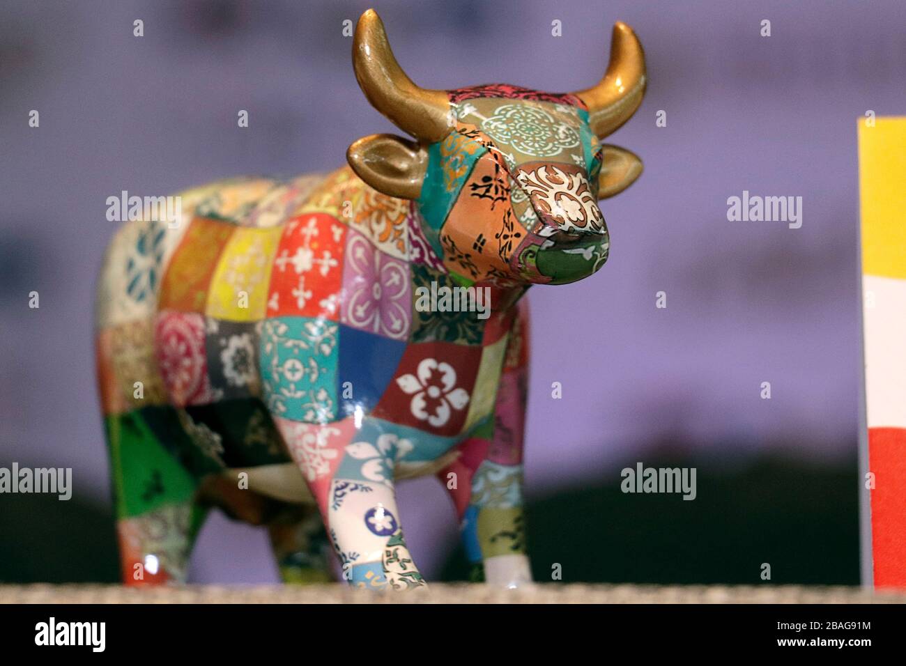 Papalote Children's Museum. Annunciano il CowParade CDMX 2020, un evento artistico urbano che è stato in giro per 20 anni e che è tornato in Messico per la sua seconda edizione. Il CowParade è una mostra pubblica internazionale, dove artisti locali decorano sculture in vetroresina a forma di mucche. Foto: Francisco Morales / DAMMPHOTO Papalote Museo del Niño. Anuncian el CowParade CDMX 2020, evento de arte urbano que lleva 20 años de presencia continua y a México regrea por su segunda edición. El CowParade es una exhibición internacional pública, donde artistas locales decoran esculturas e Foto Stock