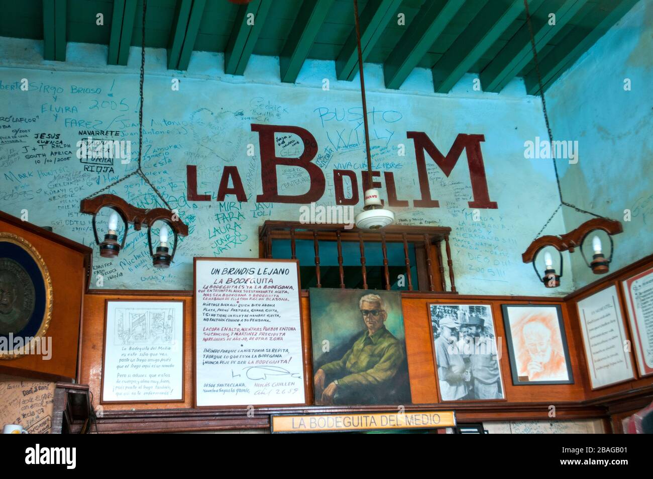 All'interno del bar la Bodeguita del Medio, l'Avana, Cuba Foto Stock