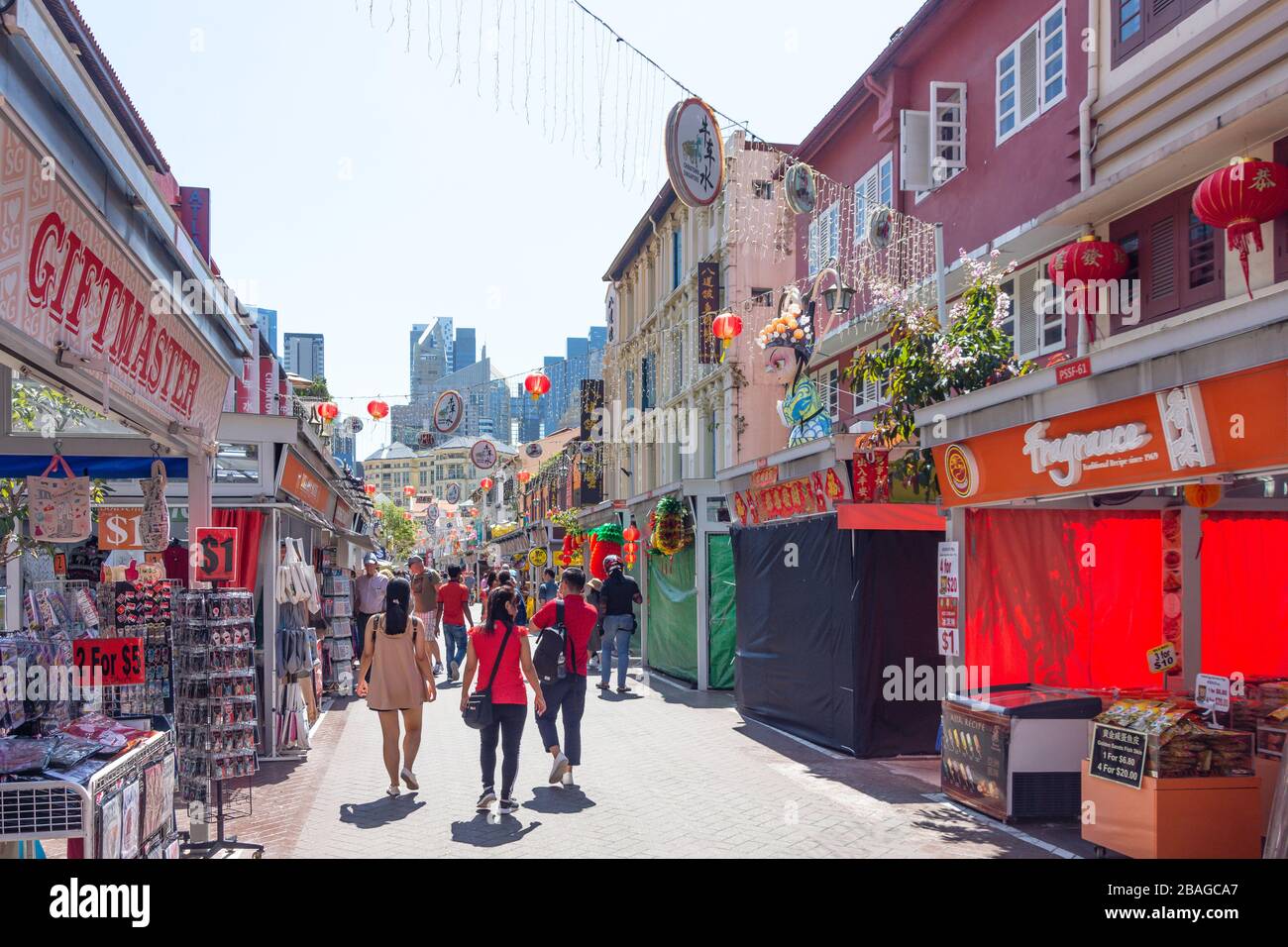 Negozi di souvenir cinesi e ristoranti, Pagoda Street, zona centrale, Chinatown, Repubblica di Singapore Foto Stock