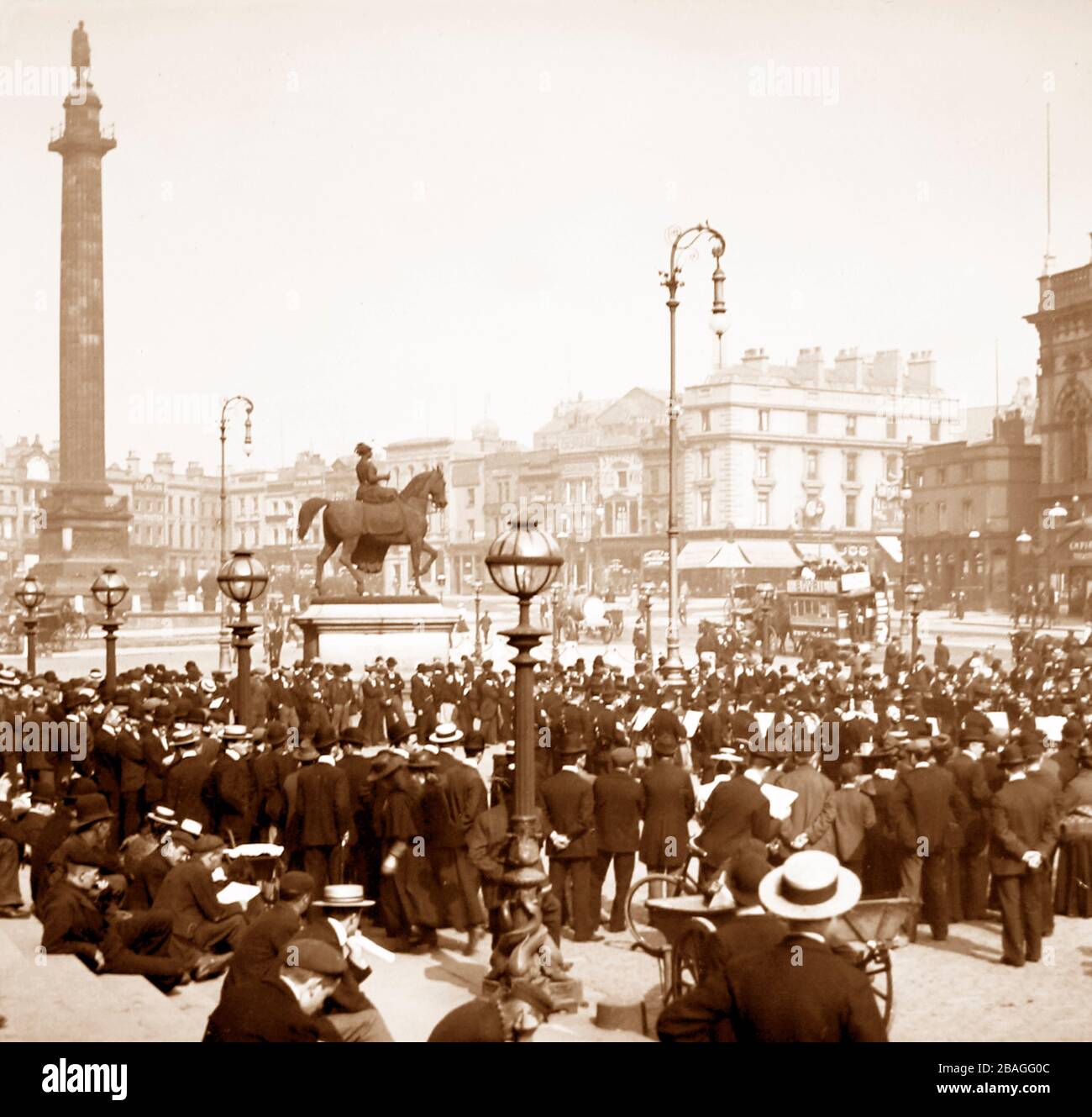 Colonna di Wellington e Statua della Regina Vittoria, periodo Vittoriano di Liverpool Foto Stock