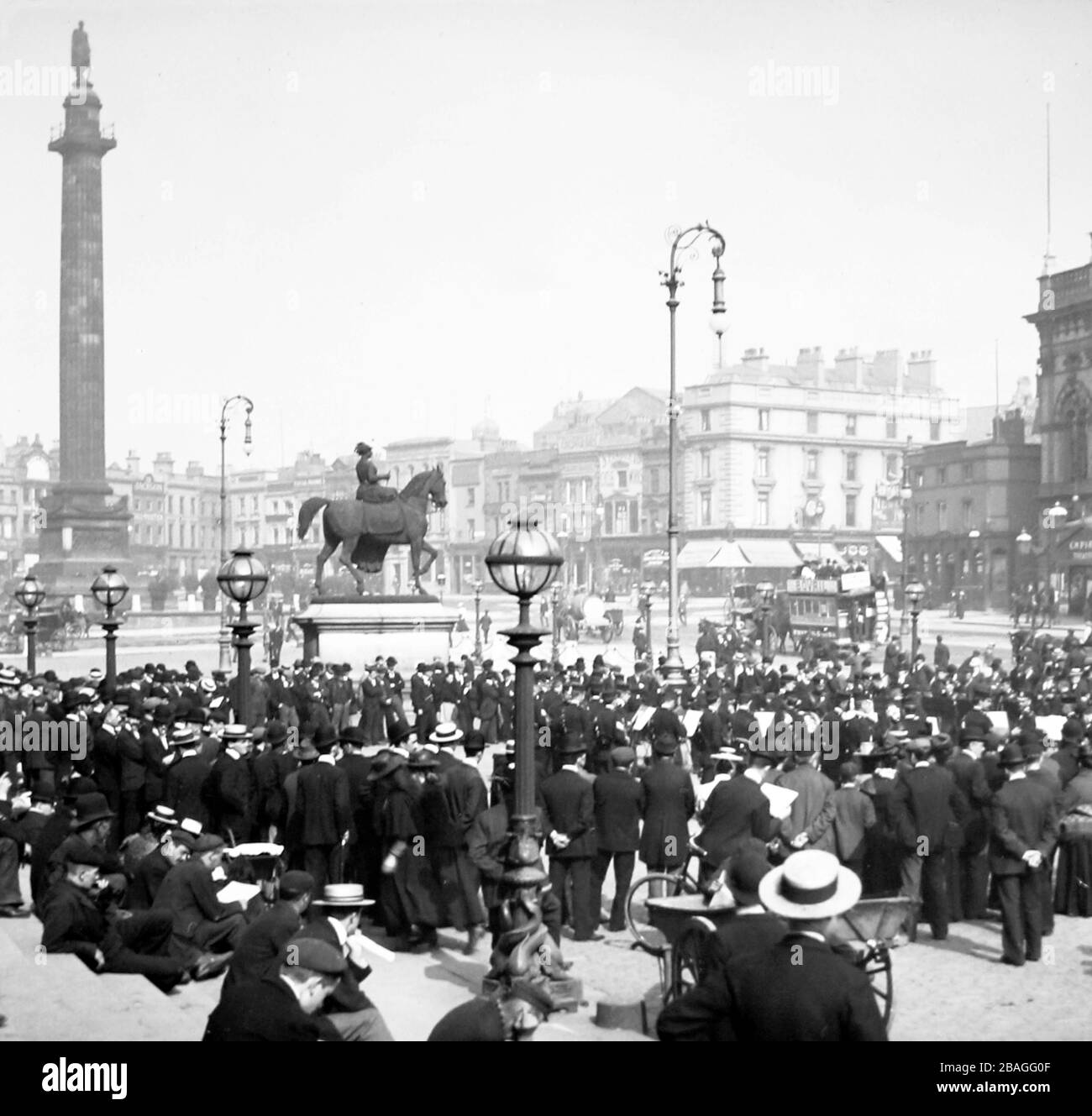 Colonna di Wellington e Statua della Regina Vittoria, periodo Vittoriano di Liverpool Foto Stock