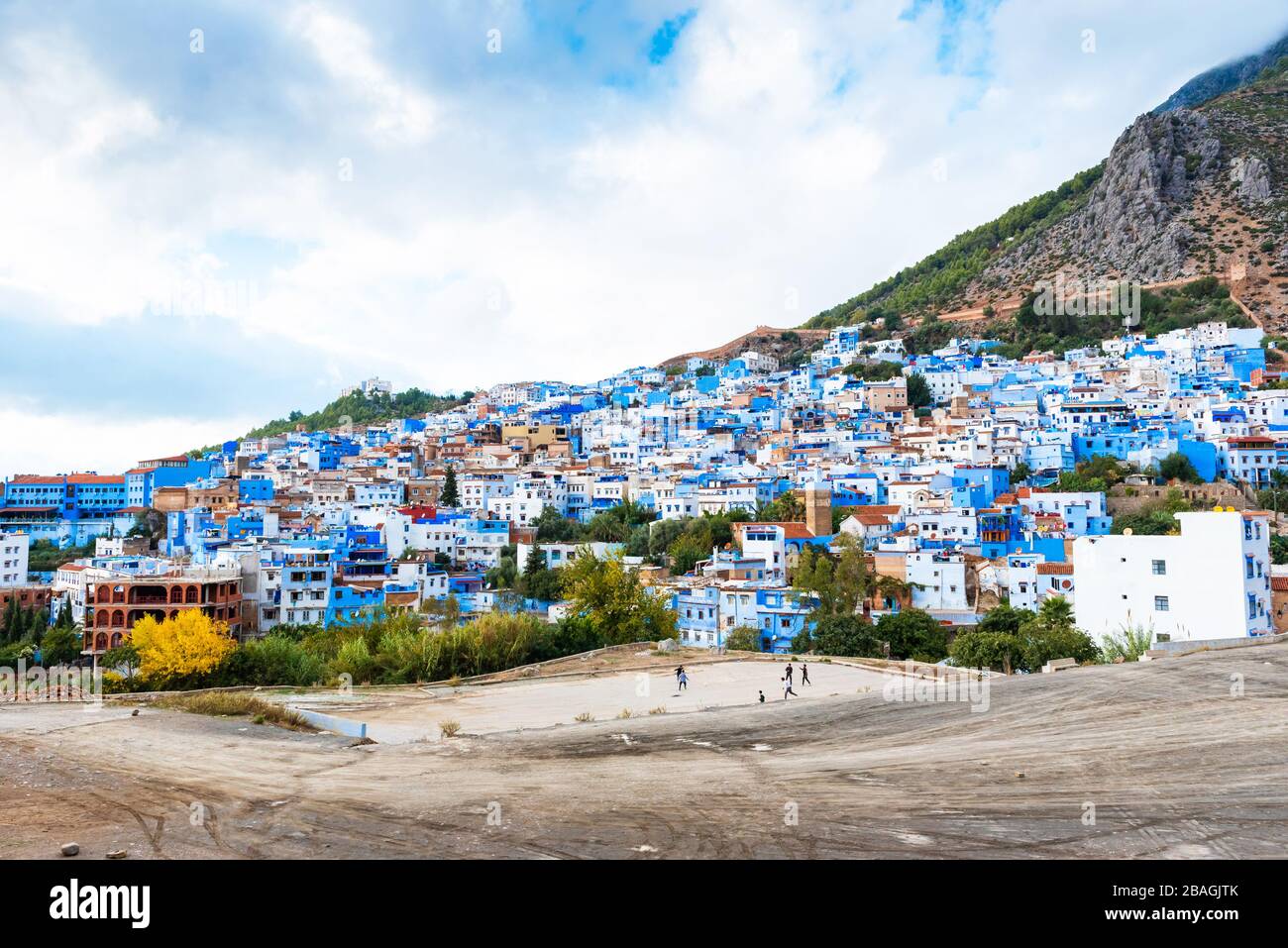 Chefchaouen, Marocco - 4 novembre 2019: Vista degli edifici della città blu di Chefchaouen Foto Stock