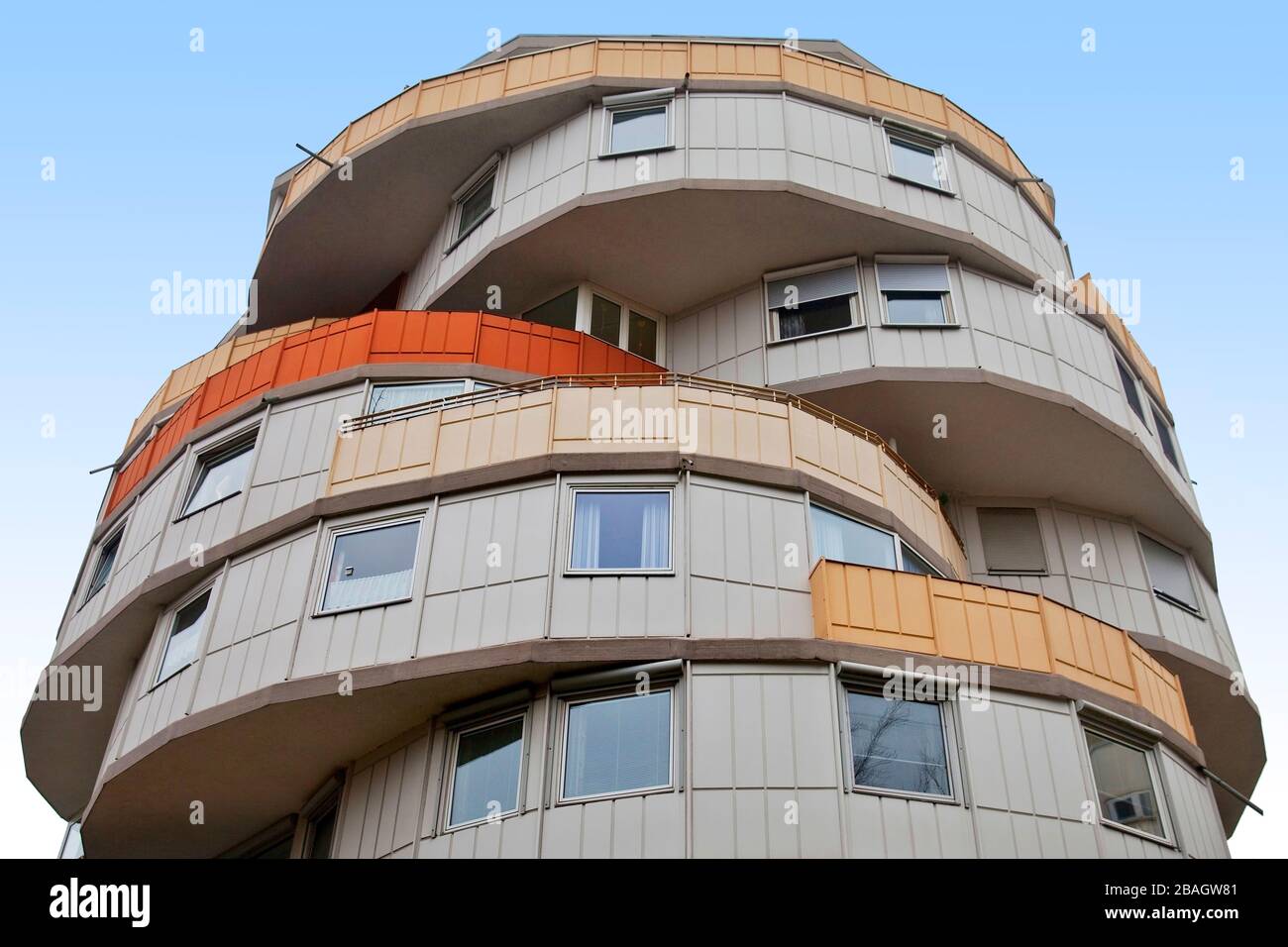 Torre residenziale 'Verrutschte torta', torta scivolata, Germania, Renania Settentrionale-Vestfalia, Ruhr Area, Herne Foto Stock