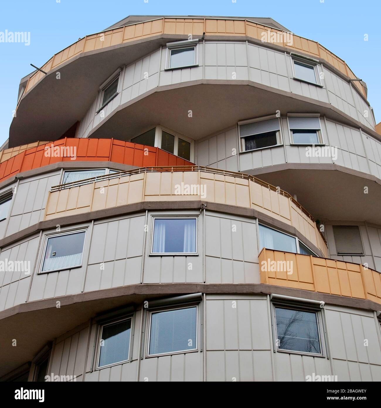 Torre residenziale 'Verrutschte torta', torta scivolata, Germania, Renania Settentrionale-Vestfalia, Ruhr Area, Herne Foto Stock