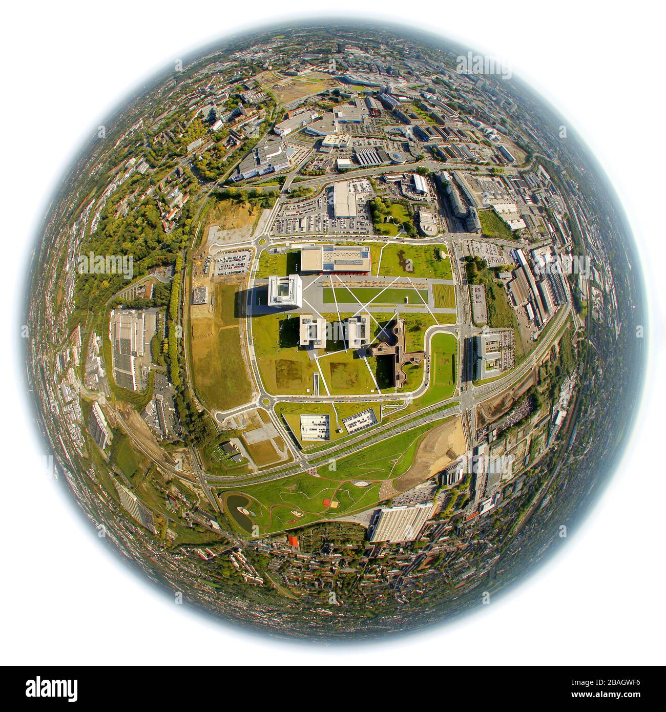 Business Park a Essen con sede principale di ThyssenKrupp, Audi Centre, Porsche Centre, agenzia governativa, 14.09.2011, vista aerea, Germania, Nord Reno-Westfalia, Ruhr Area, Essen Foto Stock