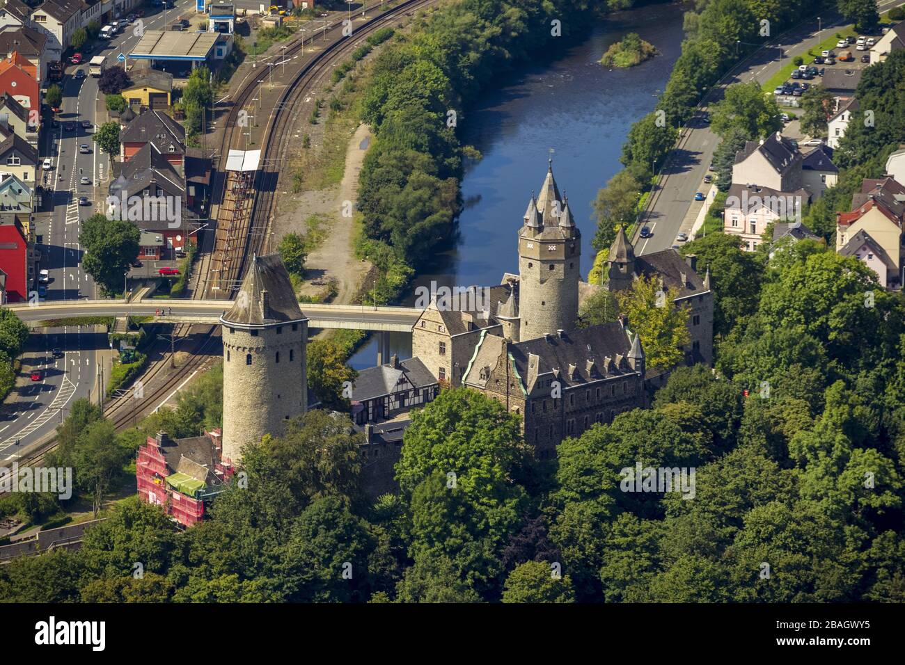 , castello Altena, ostello della gioventù più antica del mondo, 20.08.2014, vista aerea, Germania, Nord Reno-Westfalia, Sauerland, Altena Foto Stock