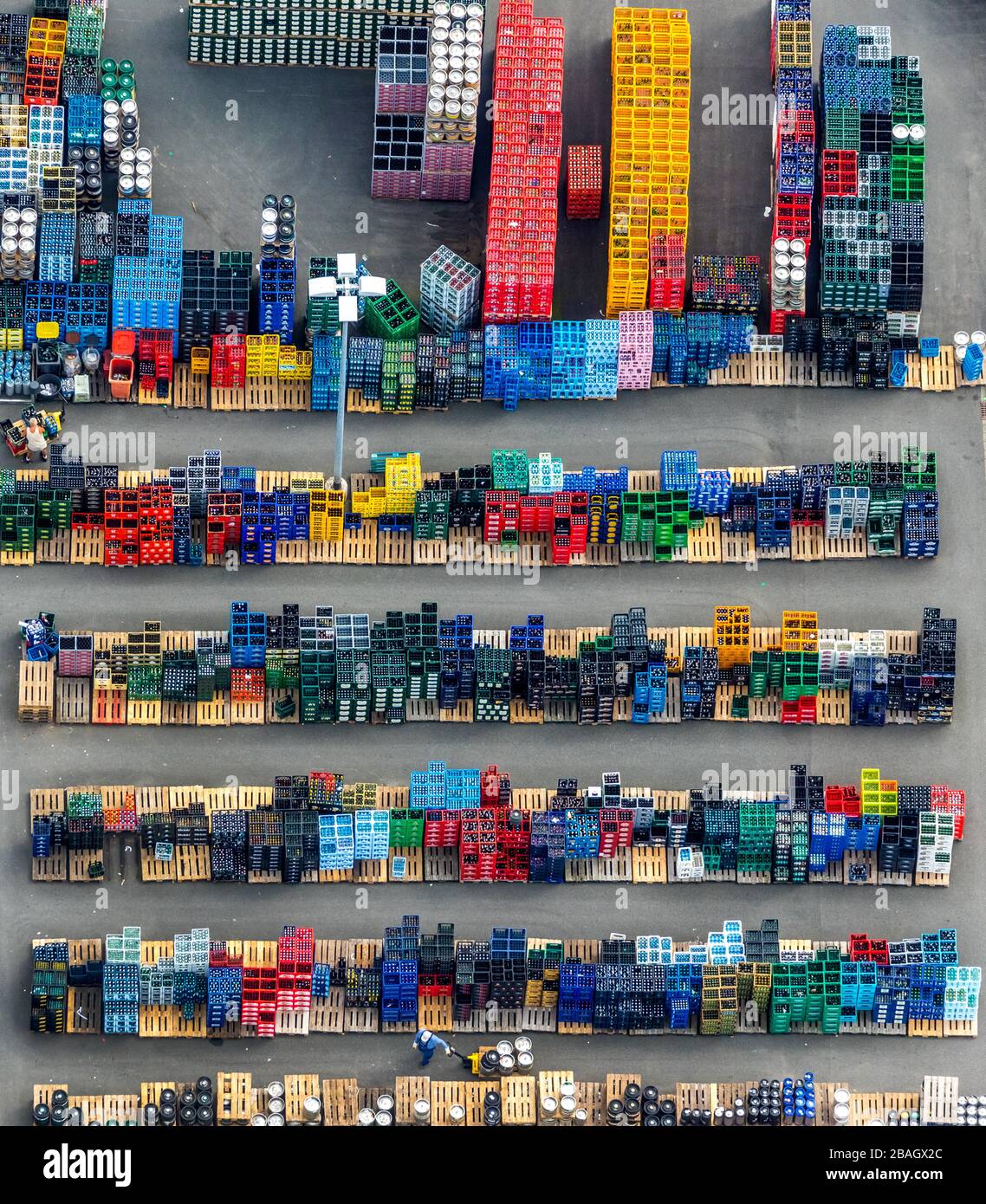 Stoccaggio di cassette per bevande, commercio di bevande, 20.08.2015, vista aerea, Germania, Renania settentrionale-Vestfalia, Ruhr Area, Werne Foto Stock
