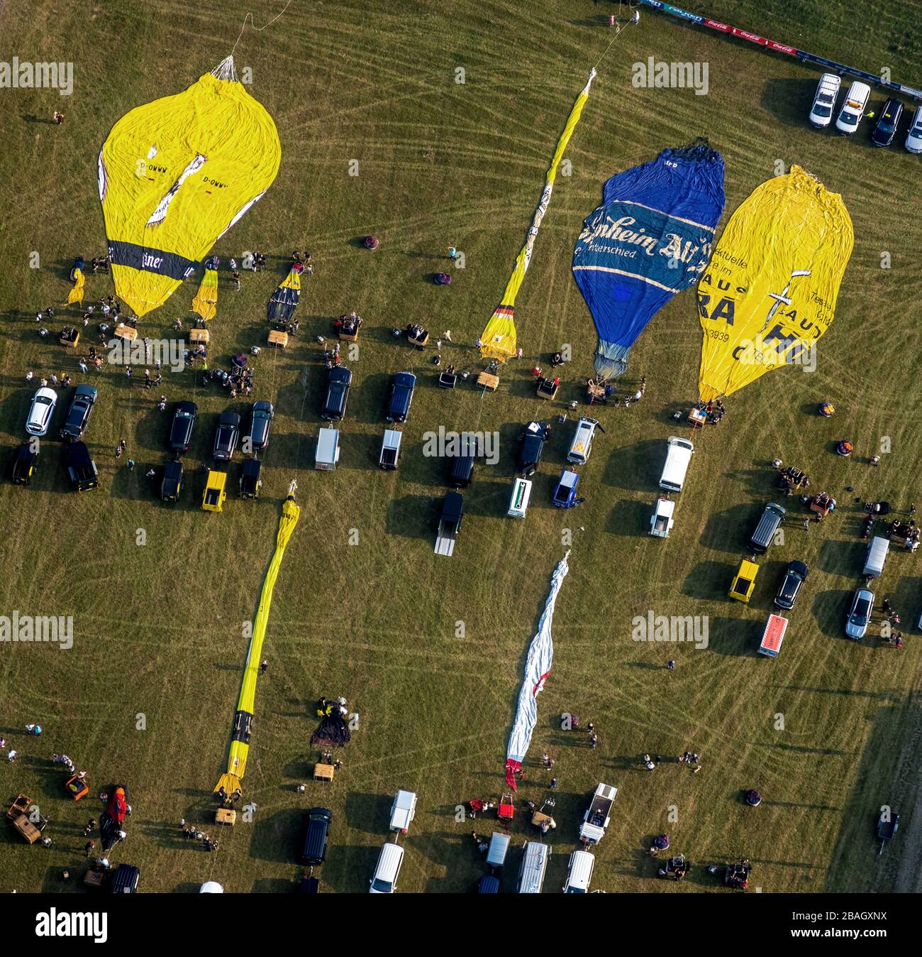 Incontro di mongolfiera, internazionale Montgolfiade dalla fabbrica di birra Warstein, 30.08.2019, vista aerea, Germania, Nord Reno-Westfalia, Sauerland, Warstein Foto Stock
